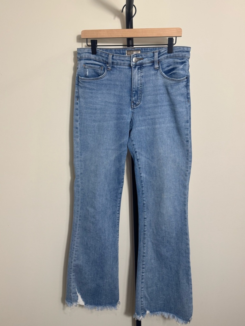 Kut from the Kloth Ana High Rise Ab Flare Jeans Raw Hem Slightly Distressed 8